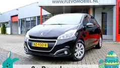 Zwart Gebruikt 2017 Peugeot 208 Hatchback | € 6.450 (Eerlijke prijs)