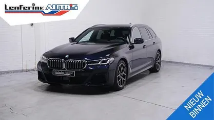 Zwart Occasion 2022 BMW 530 Comfort Edition Stationwagen | € 43.366 (Eerlijke prijs)