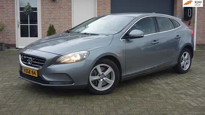 Gebruikt 2015 Volvo V40 Business Edition Hatchback | € 5.450 (Eerlijke prijs)