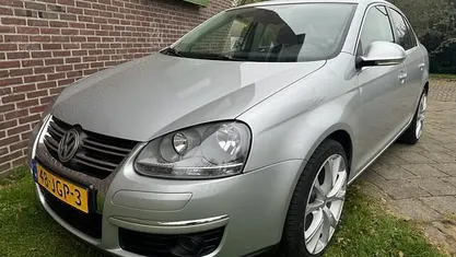Grijs Gebruikt 2009 VW Jetta Comfortline Sedan | € 3.745 (Eerlijke prijs)