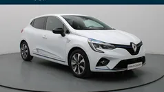 Wit (metallic) Gebruikt 2020 Renault Clio V Bose Edition Hatchback | € 18.490 (Eerlijke prijs)