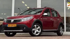 Rood Gebruikt 2012 Dacia Sandero Stepway Hatchback | € 5.744 (Eerlijke prijs)