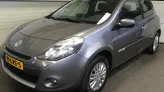 Grijs Gebruikt 2010 Renault Clio II Collection Hatchback | € 2.945 (Eerlijke prijs)