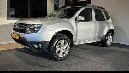 Grijs (metallic) Gebruikt 2015 Dacia Duster Lauréate SUV | € 7.995 (Eerlijke prijs)