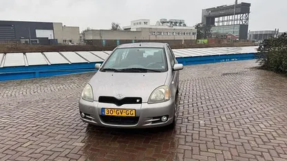 Grijs Occasion 2001 Toyota Yaris Sport Hatchback | € 2.499 (Eerlijke prijs)