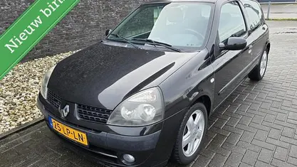 Zwart Gebruikt 2003 Renault Clio II Hatchback | € 1.450 (Goede deal)