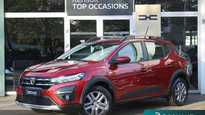 Rood Occasion 2023 Dacia Sandero Comfort Hatchback | € 17.045 (Eerlijke prijs)