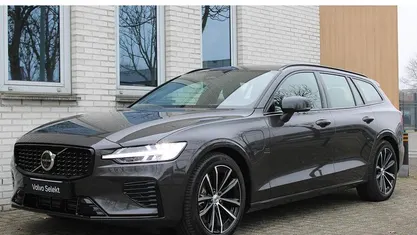 Grijs Occasion 2025 Volvo V60 Plus Stationwagen | € 48.950 (Eerlijke prijs)