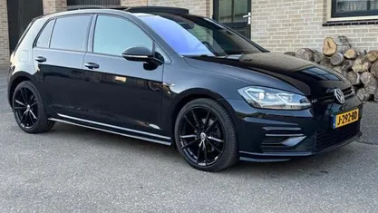Zwart Gebruikt 2018 VW Golf VII Highline Hatchback | € 18.750 (Eerlijke prijs)