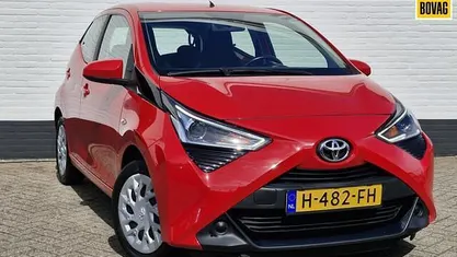 Rood Gebruikt 2020 Toyota Aygo X-play Hatchback | € 13.950 (Eerlijke prijs)