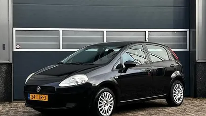 Zwart (metallic) Gebruikt 2010 Fiat Grande Punto Hatchback | € 2.250 (Goede deal)