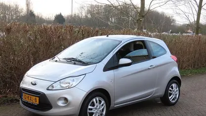 Grijs (metallic) Gebruikt 2010 Ford Ka Titanium Hatchback | € 2.945 (Eerlijke prijs)