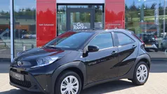 Zwart, metallic lak Nieuw 2025 Toyota Aygo X-play Hatchback | € 23.745 (Eerlijke prijs)
