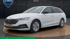 Wit, metallic lak Gebruikt 2023 Skoda Octavia Business Line Stationwagen | € 23.450 (Eerlijke prijs)