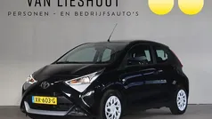 Zwart Gebruikt 2019 Toyota Aygo Play Hatchback | € 10.650 (Eerlijke prijs)