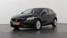 Zwart Gebruikt 2015 Volvo V40 Momentum Stationwagen | € 16.830 (Eerlijke prijs)