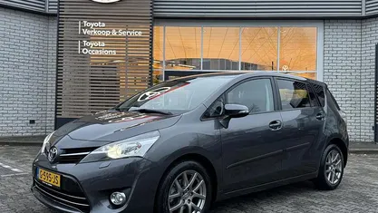 Grijs Gebruikt 2014 Toyota Verso MPV | € 13.900 (Eerlijke prijs)