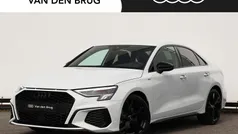 Wit Gebruikt 2023 Audi A3 S-Line Sedan | € 36.800 (Eerlijke prijs)