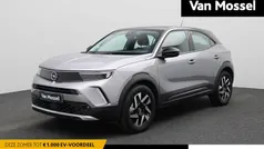 Grijs Gebruikt 2022 Opel Mokka-e Elegance SUV | € 19.900 (Eerlijke prijs)