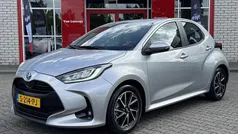 Gebruikt 2023 Toyota Yaris Hybrid Hatchback | € 21.640 (Eerlijke prijs)