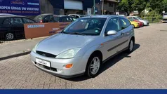 Grijs Gebruikt 1999 Ford Focus Trend Hatchback | € 1.095 (Eerlijke prijs)