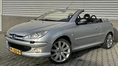 Grijs Gebruikt 2004 Peugeot 206 CC Cabriolet | € 1.799 (Eerlijke prijs)