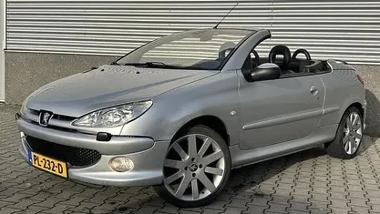 Grijs Gebruikt 2004 Peugeot 206 CC Cabriolet | € 1.799 (Eerlijke prijs)