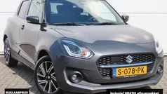 Grijs Gebruikt 2023 Suzuki Swift Style Hatchback | € 19.750 (Eerlijke prijs)