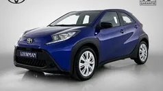Blauw metallic Gebruikt 2024 Toyota Aygo Envy Hatchback | € 20.945 (Eerlijke prijs)
