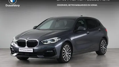 Grijs Occasion 2019 BMW 118 Executive Hatchback | € 20.950 (Eerlijke prijs)