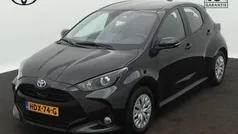 Zwart Gebruikt 2024 Toyota Yaris Hybrid Active Hatchback | € 22.990 (Eerlijke prijs)