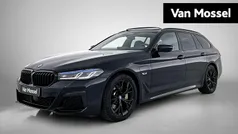 Zwart Gebruikt 2022 BMW 530e Stationwagen | € 43.900 (Eerlijke prijs)
