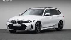 Wit Gebruikt 2025 BMW 330e M Sport Stationwagen | € 51.880 (Eerlijke prijs)