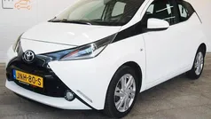Gebruikt 2015 Toyota Aygo X-play Hatchback | € 6.945 (Eerlijke prijs)