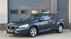 Blauw Gebruikt 2018 Volvo V40 Momentum Stationwagen | € 15.400 (Eerlijke prijs)