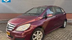 Rood Gebruikt 2011 Mercedes B160 Business MPV | € 6.950 (Eerlijke prijs)