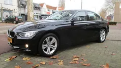 Zwart (metallic) Gebruikt 2013 BMW 320 Efficient Dynamics Sedan | € 11.985 (Eerlijke prijs)