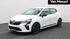 Gebruikt 2023 Renault Clio V Evolution Hatchback | € 18.935 (Eerlijke prijs)