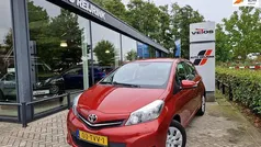 Rood Gebruikt 2012 Toyota Yaris Hatchback | € 8.950 (Eerlijke prijs)