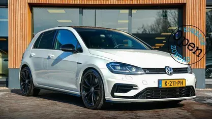 Gebruikt 2017 VW Golf VII R Hatchback | € 25.900 (Eerlijke prijs)