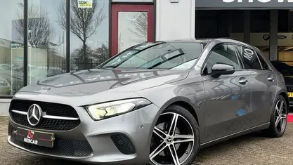 Grijs Occasion 2022 Mercedes A200 Luxury Hatchback | € 24.999 (Super prijs)