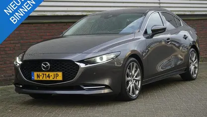 Grijs Gebruikt 2021 Mazda 3 Luxury Sedan | € 21.850 (Eerlijke prijs)