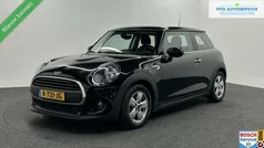 Zwart Gebruikt 2021 Mini ONE Hatchback | € 16.000 (Goede deal)