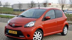 Oranje Gebruikt 2012 Toyota Aygo Hatchback | € 4.999 (Eerlijke prijs)