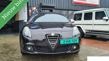 Zwart Gebruikt 2013 Alfa Romeo Giulietta Hatchback | € 7.299 (Eerlijke prijs)