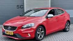 Rood Gebruikt 2015 Volvo V40 R-Design Stationwagen | € 5.450 (Super prijs)