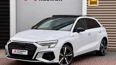 Wit Gebruikt 2022 Audi A3 Sportback e-tron Competition Sedan | € 35.950 (Eerlijke prijs)