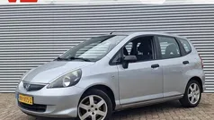 Grijs, metallic lak Gebruikt 2004 Honda Jazz S Hatchback | € 1.448 (Eerlijke prijs)