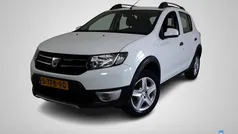 Gebruikt 2014 Dacia Sandero Lauréate Hatchback | € 6.950 (Eerlijke prijs)