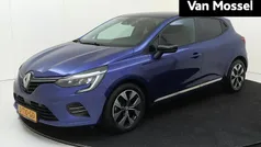 Gebruikt 2023 Renault Clio V Evolution Hatchback | € 16.935 (Eerlijke prijs)
